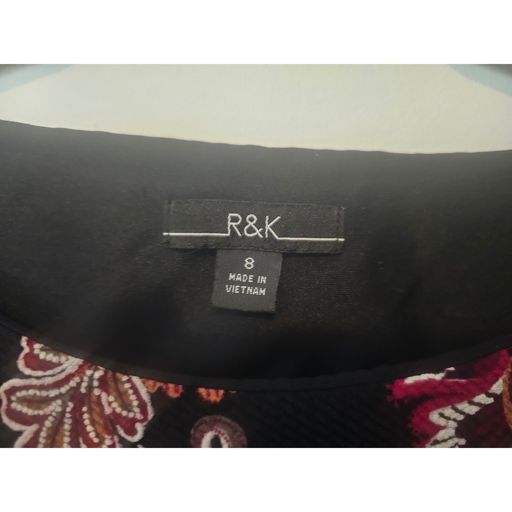 Boho R&K Floral Shift Dress Womens 8 Black Burgundy Short Sleeve Textured Knee - Picture 3 of 7